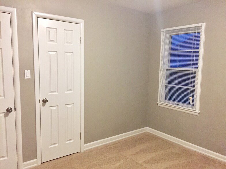 Building Photo - 1030 E National Hwy