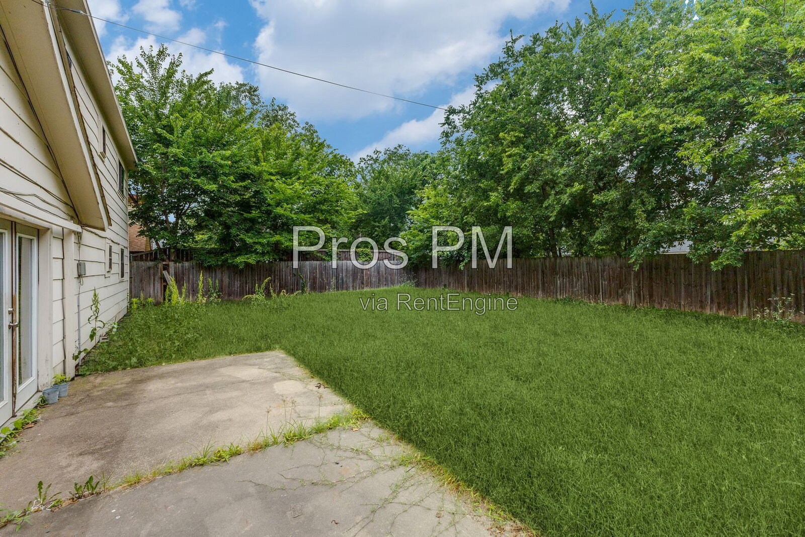 Building Photo - 12129 Spring Branch Dr