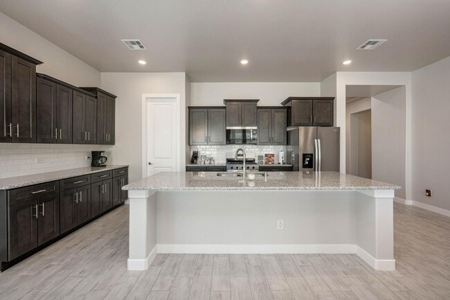 Building Photo - 3865 Jericho St