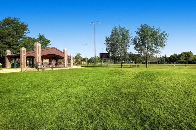 Building Photo - Spacious 4 Bed | 2 Bath Home Near Sloan’s ...