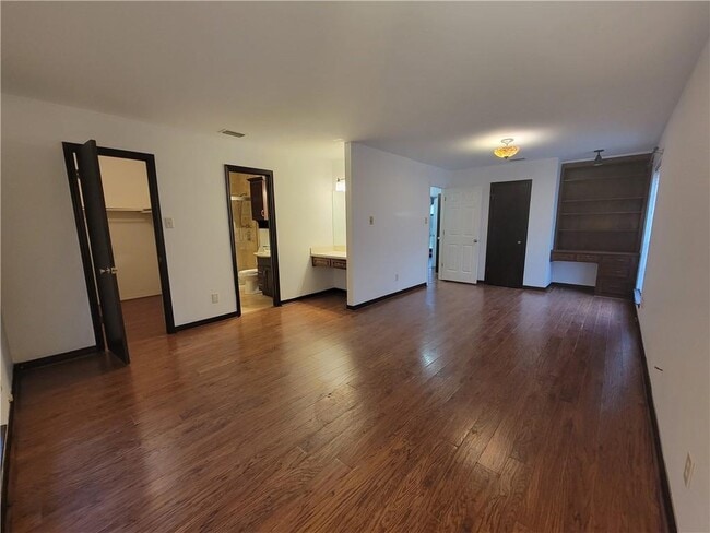Building Photo - 8860 Dawes Point Dr