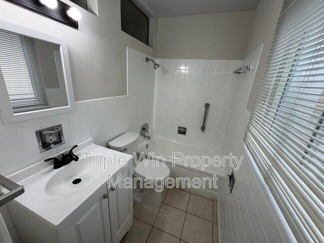 Building Photo - 10655 Hallwood Dr