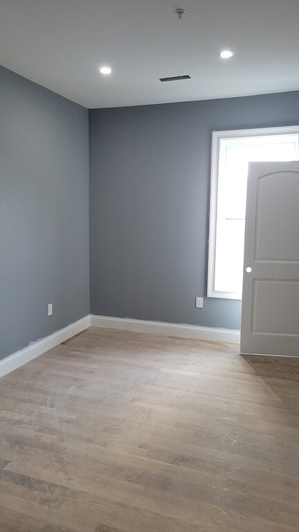 Building Photo - 341 Cambridge St