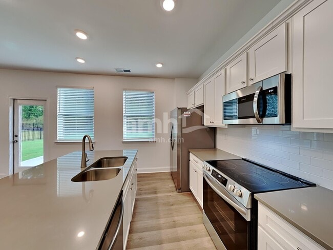 Building Photo - 1059 Highland Walk