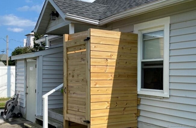 Building Photo - 210D Cosey Beach Ave