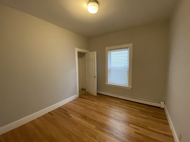 Building Photo - 76 Hano St