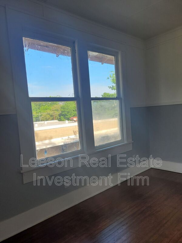 Building Photo - 314 1/2 KINGS HIGHWAY