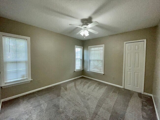 Building Photo - 6542 Swissco Dr