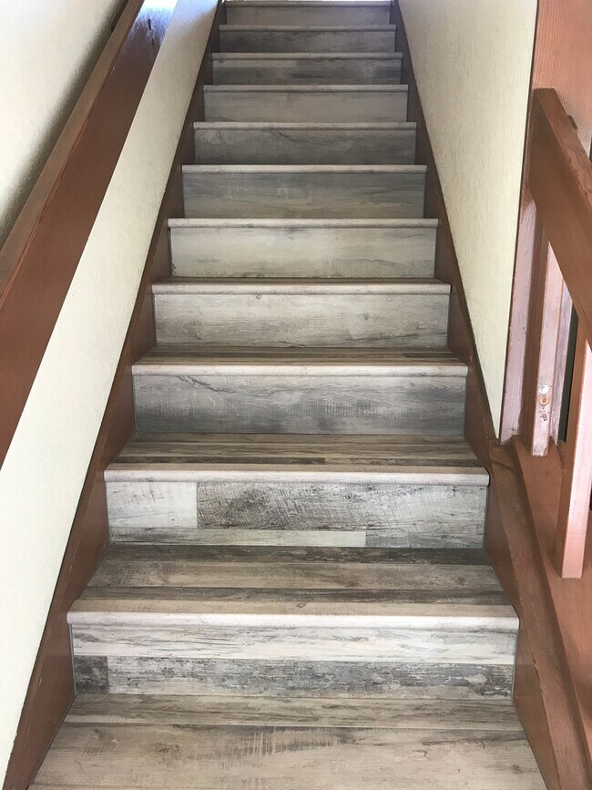 Building Photo - Pullman Duplex