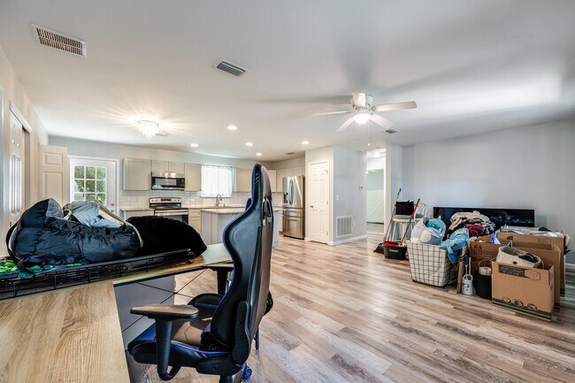 Building Photo - 3071 Highland Ave