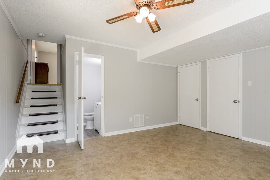 Building Photo - 1530 Ridgewood Dr