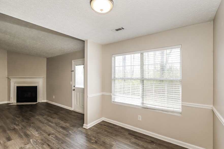 Building Photo - 39 Fairview Dr