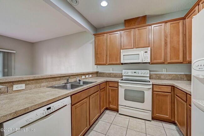 Building Photo - 13493 Sunstone St