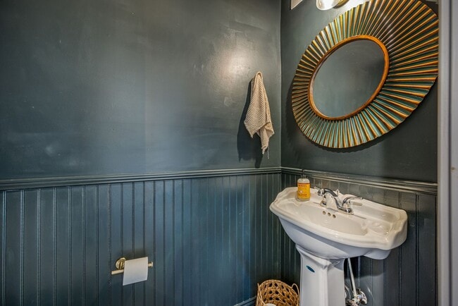 Building Photo - Beautiful Northside RVA Home-Move In Ready