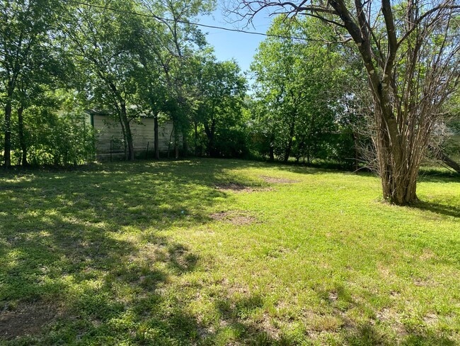 Building Photo - 450 Overhill Dr