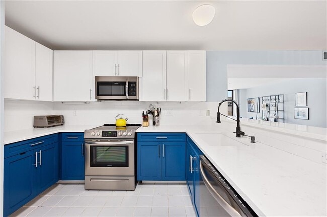 Building Photo - 40 N Interstate Hwy 35