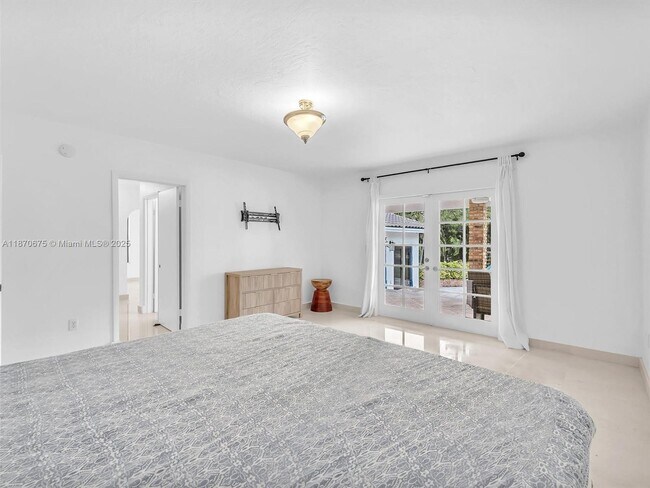 Building Photo - 5901 SW 136th St