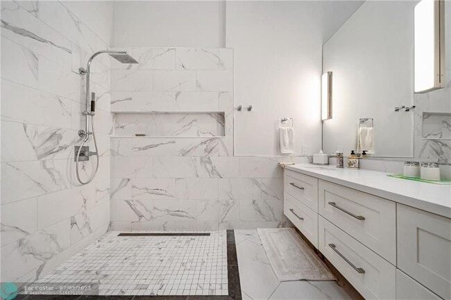 Building Photo - 4114 Carriage Dr