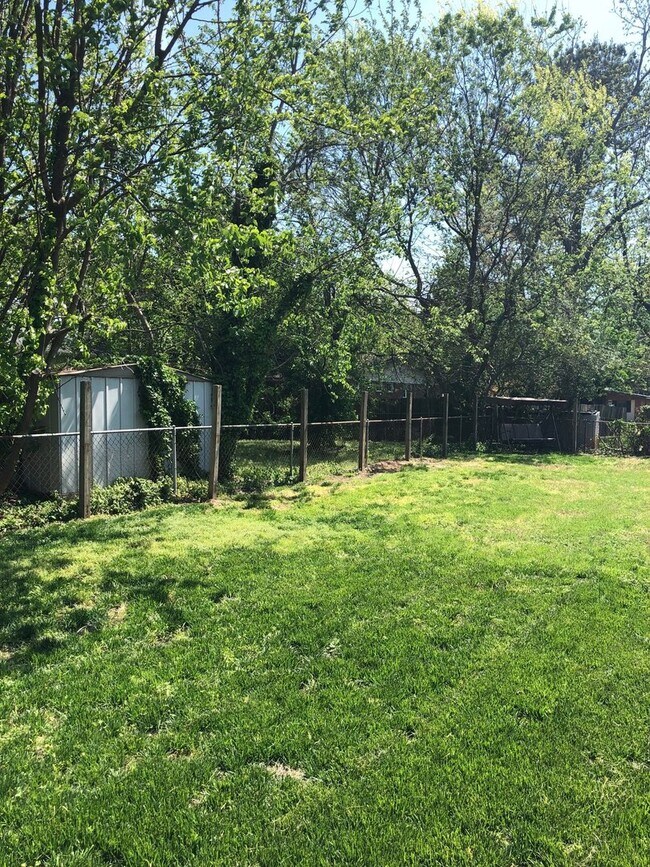 Building Photo - GORGEOUS HOME IN ARAGONA!