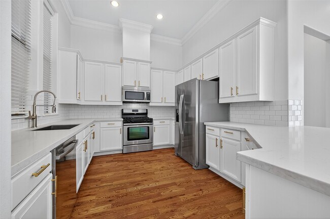 Building Photo - 2506 Maxroy St