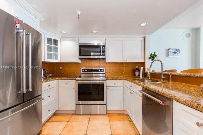 Building Photo - 2625 Collins Ave