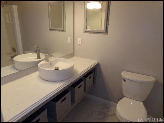 Building Photo - 8 Brookway Ln