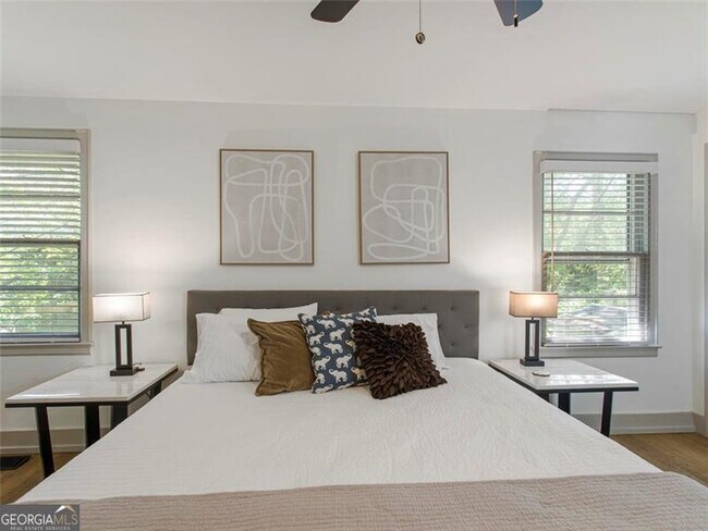 Building Photo - 1572 Berkeley Ln NE