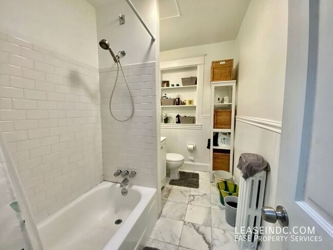 Building Photo - 2517 3rd St NE