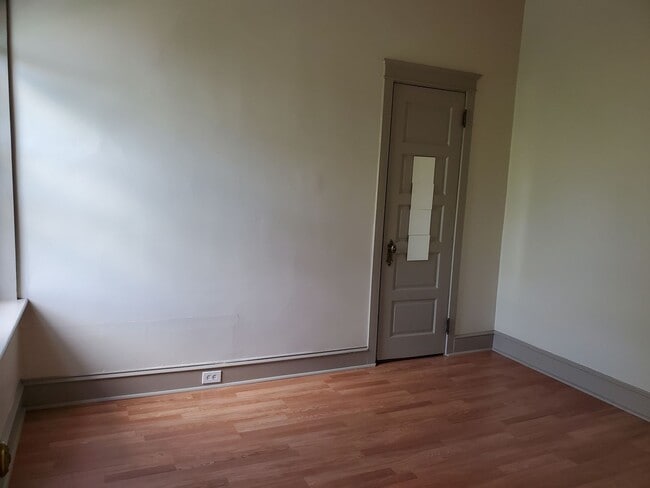 Building Photo - Charming One-Bedroom Apartment in Downtown Lancaster