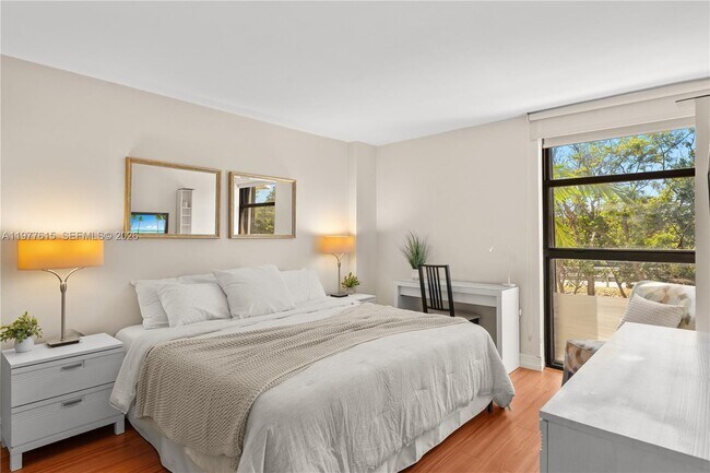 Building Photo - 2501 Brickell Ave