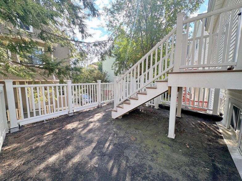 Building Photo - 145 College Ave