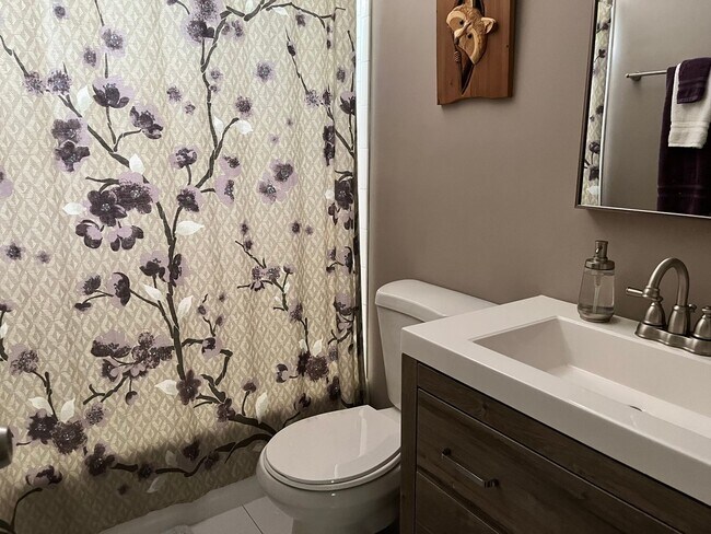 Building Photo - Charming 3BR/2BA one-level house