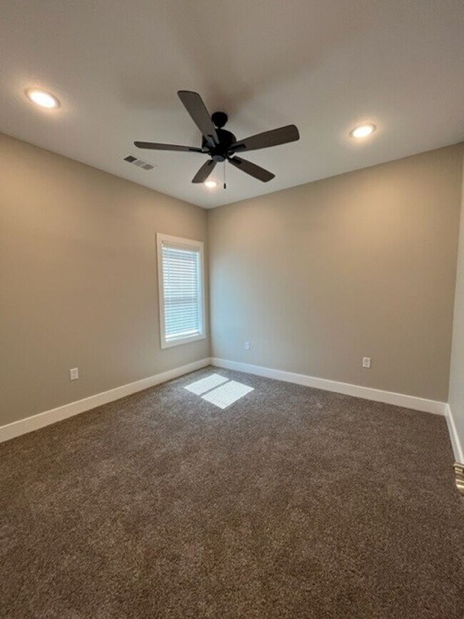 Building Photo - NEW 3 Bed / 2 Bath in Edgemont Subdivision