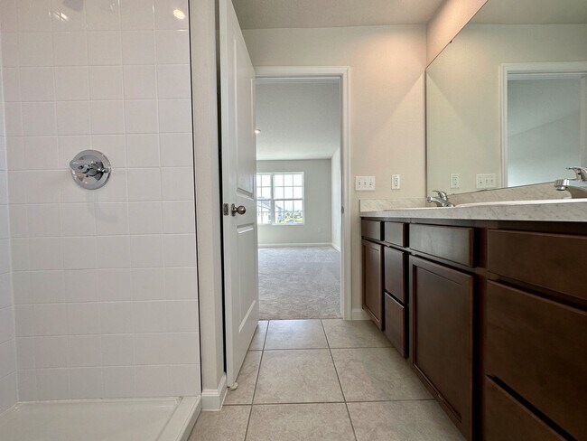 Building Photo - Charming Townhome in Davenport now available!
