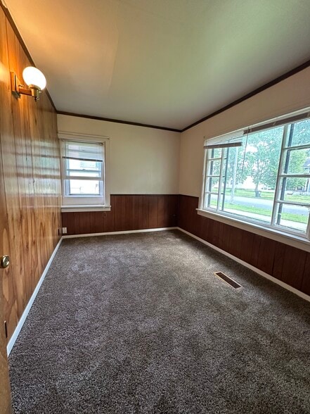 Building Photo - 528 Niagara St