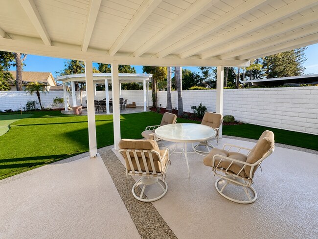 Building Photo - Furnished 4BR + Office | Putting Green Yard