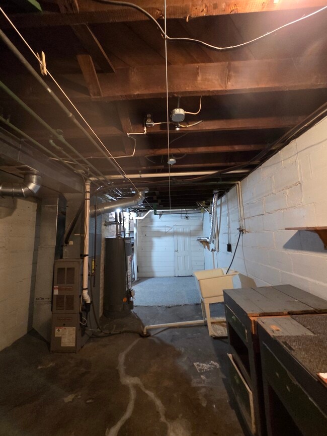 Building Photo - 2400 S Henry St