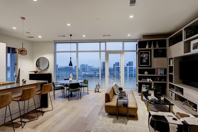 Building Photo - 4521 San Felipe St