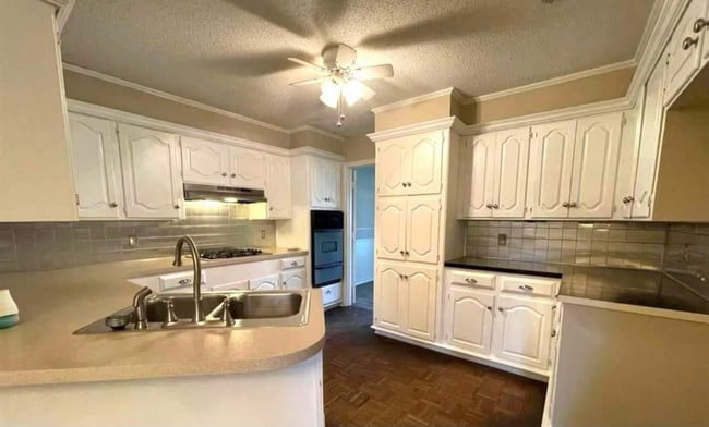 Building Photo - Spacious Pleasant Grove Home available for rent!