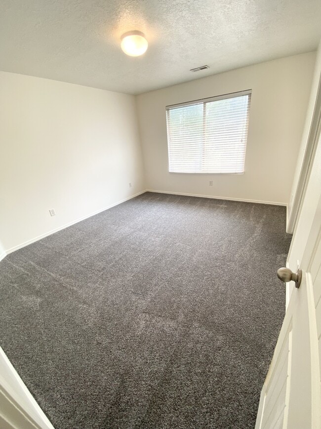 Building Photo - 1243 W 520 S