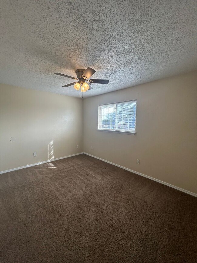 Building Photo - 3400 SW Landau Ct