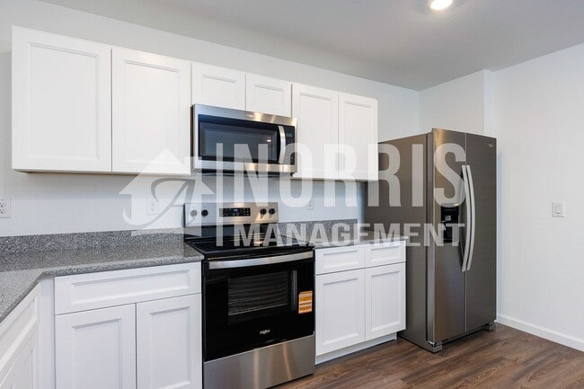 Building Photo - Brand New Beautiful Large Single Story Home
