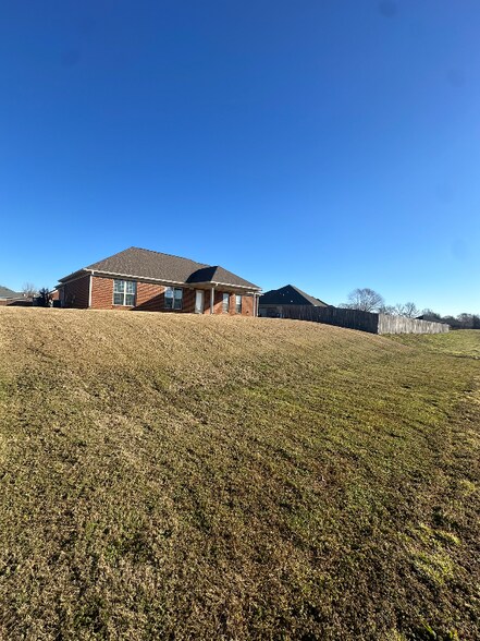 Building Photo - 120 Lexi Ln