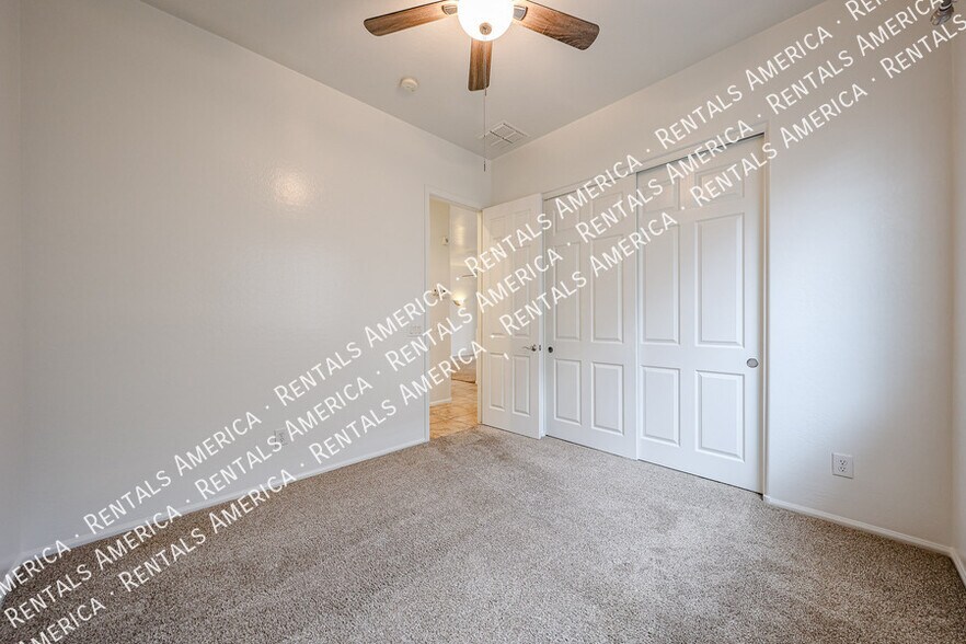 Building Photo - 6274 S View Ln