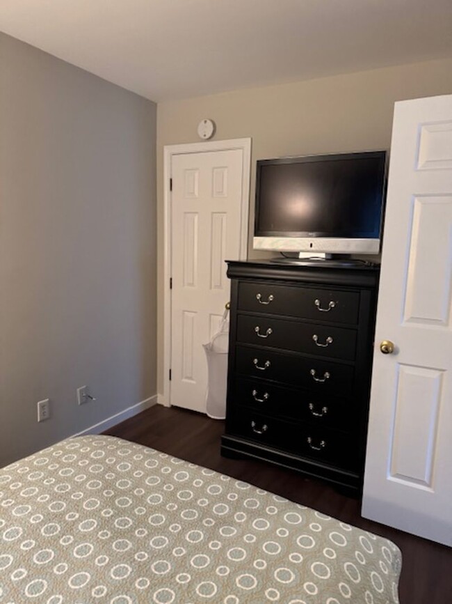 Building Photo - Apartment Located Minutes from Downtown Le...
