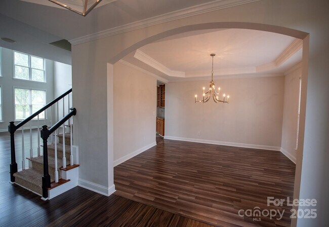 Building Photo - 247 Montibello Dr