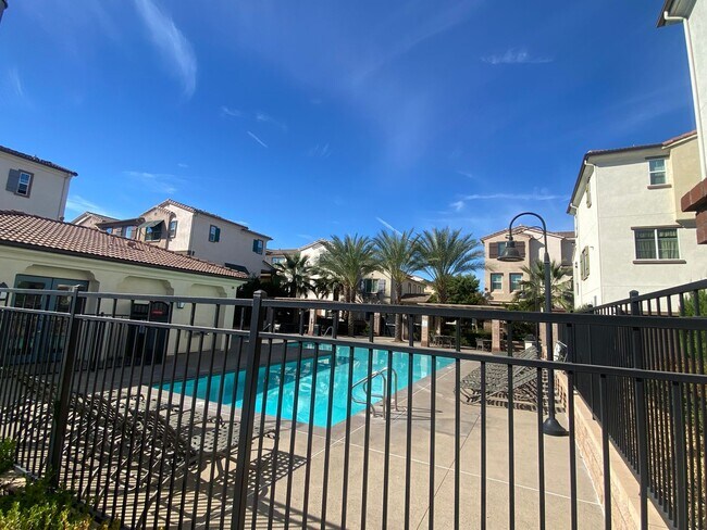 Building Photo - Downtown Upland 3 Bedroom Condo