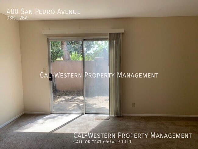 Building Photo - Large Duplex With One Car Garage!