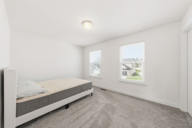 Building Photo - 106 Sommerset Ct