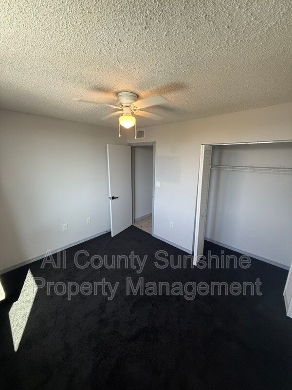 Building Photo - 2424 W Tampa Bay Blvd